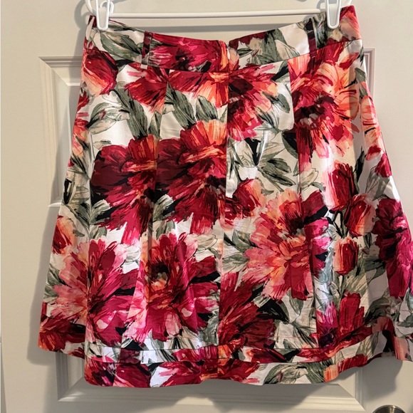 White House Black Market Red and White Floral A-Line Skirt - Picture 2 of 5